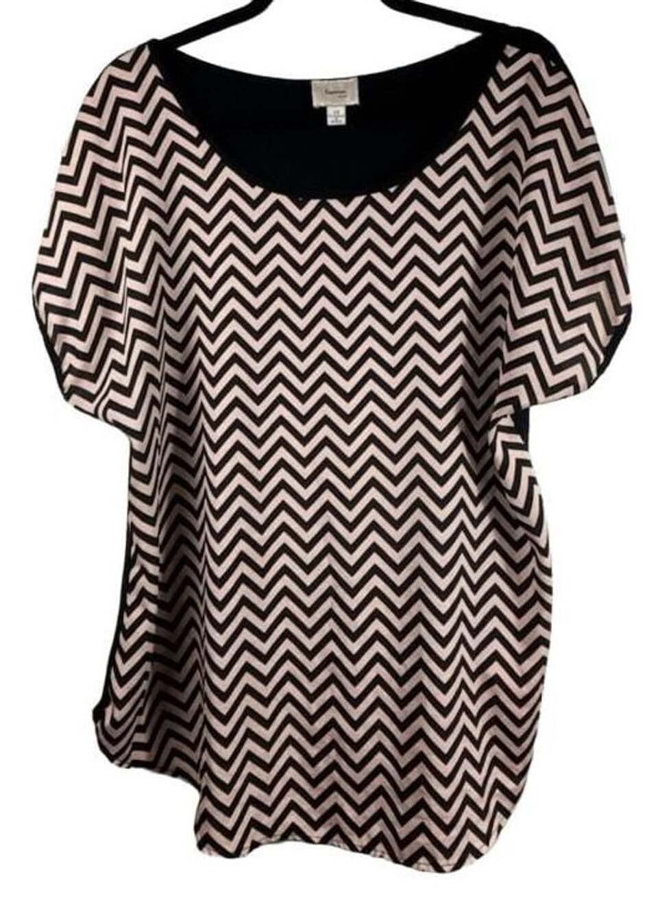 Espresso Plus Tunic Top Size 1X Chevron Short Sleeve Black Pink Blouse